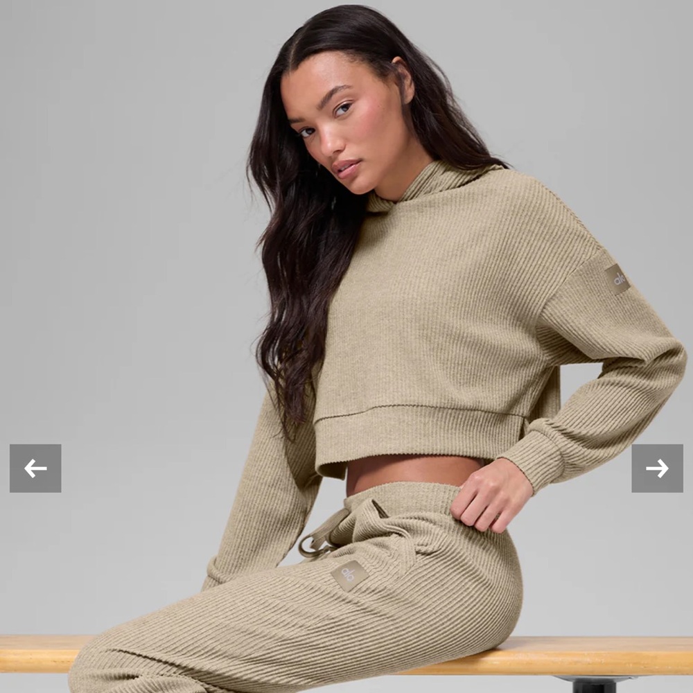ALO Yoga Cropped Muse Hoodie - Picture 2 of 5